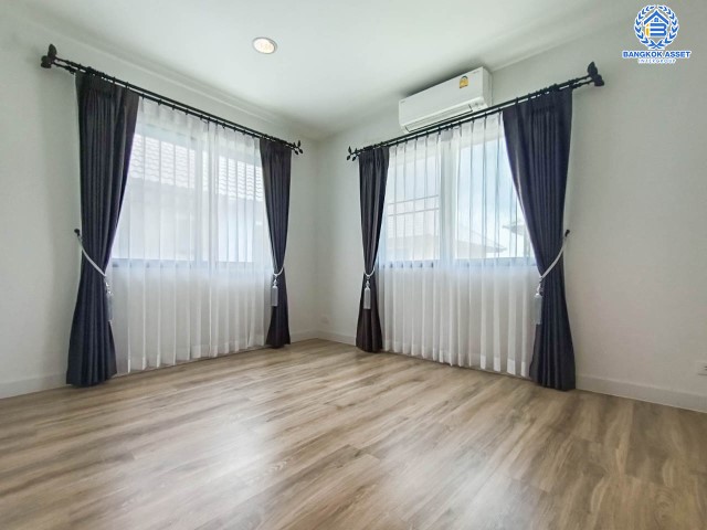 *****บ้านเดี่ยวมือสองย่านนนทบุรี ม.เพฟ ปิ่นเกล้า-ศาลายา เนื้อที่กว้างขวางมากถึง 54.40 ตร.ว. ฟังก์ชัน 3 ห้องนอน 3 ห้องน้ำ ที่จอดรถ 2 คัน บ้านสวยสไตล์โมเดิร์น มีพื้นที่รอบ ๆ บ้าน โครงการตั้งบนทำเลแห่งการเดินทาง เชื่อมต่อถนนกาญจนาภิเษก ใกล้รถไฟฟ้าสายสีแดงอ่อน "สถานีศาลายา" จองเลย!